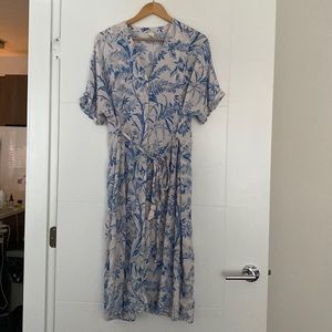 H&M White/Blue button up dress! looser fit